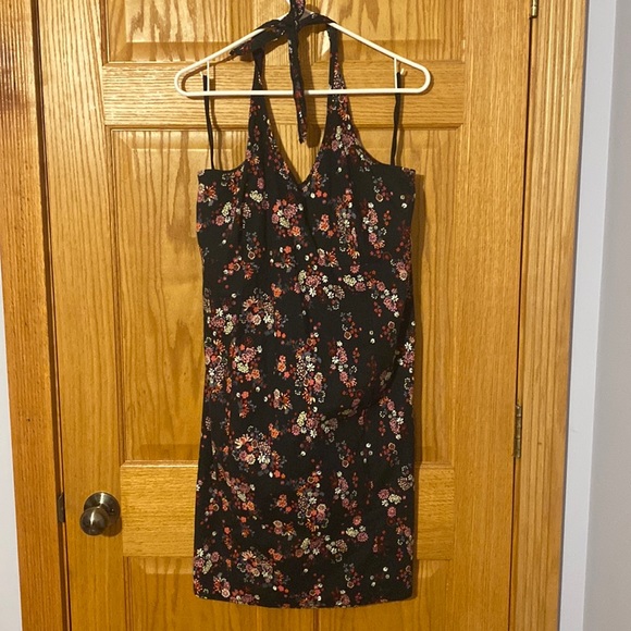 Thyme Maternity -Tie up Halter dress - Picture 1 of 5